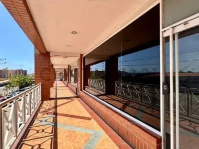 En venta local comercial en el centro comercial camino real