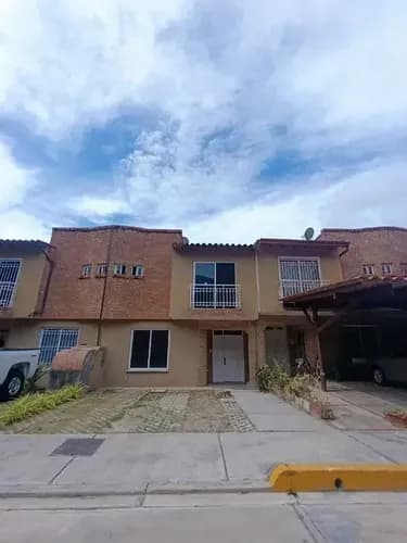 Town House En Res Altos Del Rincón, Naguanagua. (vr)