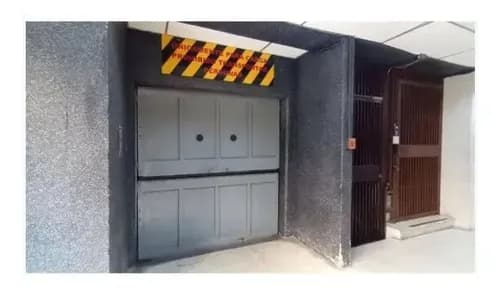Venta En La Zona Industrial De La Urbina, Edificio De Uso Industrial O Comercial De 3 Niveles Con 776.34 M2 C/u Totalmente Operativo. Terraza Cubierta. (a.v)