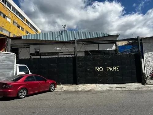 Alquilo Galpón Ideal Para Deposito De 599 M2 En La Calle 9 De La Urbina