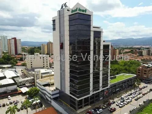 Andreymar Canelón Ofrece En Alquiler Amplia Oficina Totalmente Remodelada Al Este De Barquisimeto, Con Acabados De Primera Y Diseño Arquitectónico Moderno.