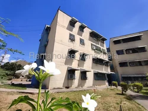 Apartamento En Alquiler En Las Mercedes La Victoria Aragua 26-10522 Irrr