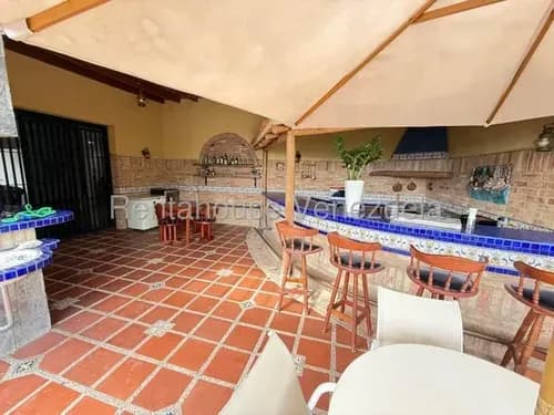 Espectacular Pent House Dúplex Con Ascensor Privado, Al Lado De La Embajada Americ. Con Extensa Área Social. 5 Hab. 4 Puestos 26-17689 Js