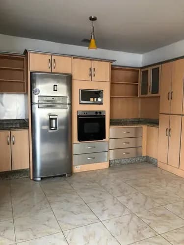 Yn En Venta Amplia Casa En La Urb.las Morochas 4 San Diego Carabobo 1.100 Metros De Terreno 1.100 Metros De Guarda Y Custodia 300 Metros De Construcción 2 Habitaciones Adaptables A 3 4 Baños T