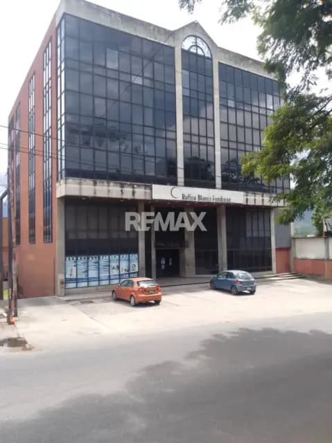 Alquiler de Local 68 Mtrs2, Mezz. M8, Edif. Compro, Sector Las Barrancas, Guatire Edo Miranda