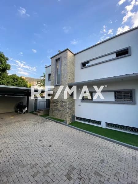 SE VENDE TOWN HOUSE DE LUJO TRIGAL SUR CONJUNTO CERRADO CONJUNTO TAJ MAHAL VILLAS