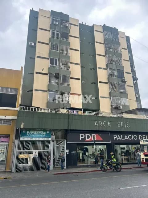 EN ALQUILER APARTAMENTO UBICADO EN PLENO CENTRO DE BARQUISIMETO.