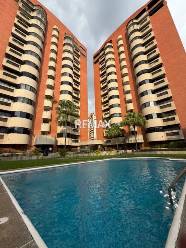 Penthouse en alquiler en la Urb Los Mangos. Edif. Botánica