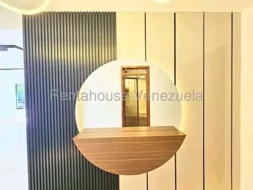 Hermoso Apartamento Remodelado Con Terraza En Alquiler En La Florida. Ys12621545