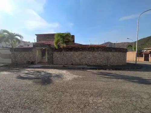 Casa En Venta En Valencia Altos De Guataparo Valencia Casa Para Actualizar En Altos De Guataparo Vende Dayanna Vasquez