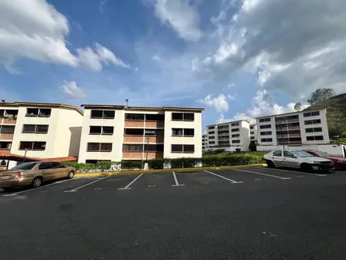 Apartamento En Venta En Los Teques, Urbanizacion La Quinta, Estado Miranda