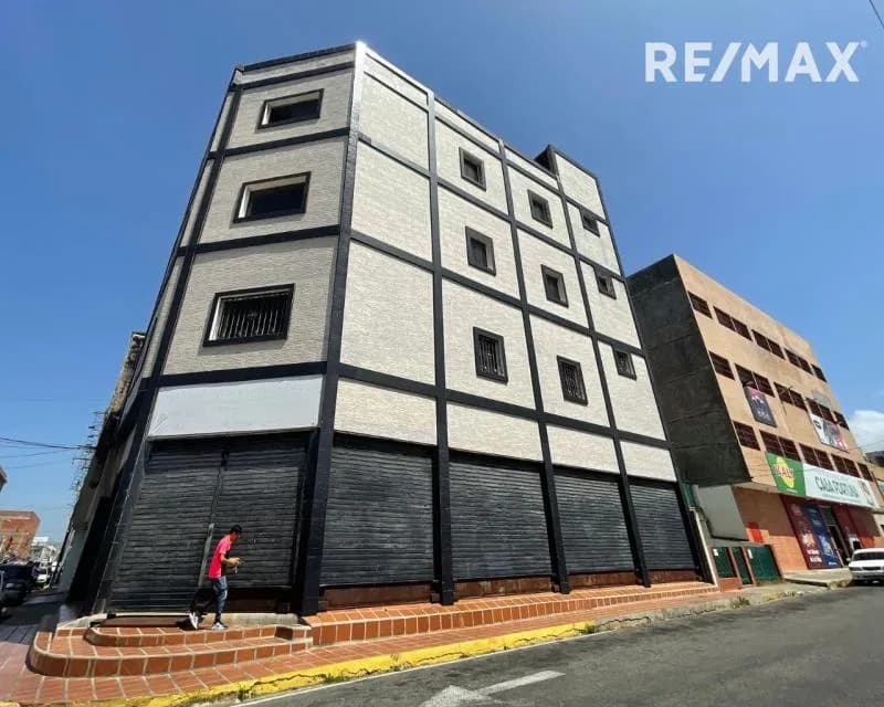 EDIFICIO EN EL CENTRO DE PORLAMAR