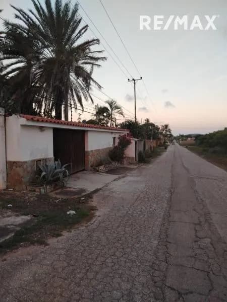 Casa con alto potencial en La Mira, Antolín del Campo, Isla de Margarita.
