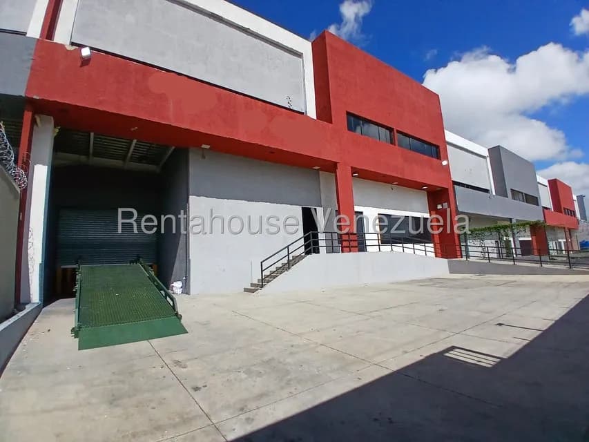 Comercial (Galpon - Deposito) en Venta en Zona Industrial 1, Lara