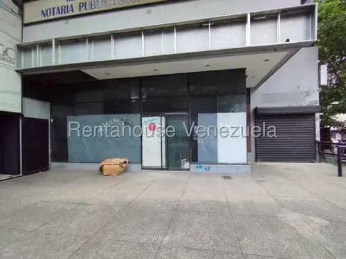 Rentahouse Del Este Alquila Impecable Local Comercial En Centro De Barquisimeto, Cód. 26-10952, Alto Flujo Vehicular Y Peatonal, Diseñado Para Ofrecer Comodidad Operativa.
