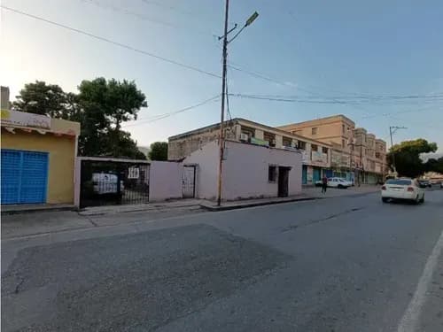 Casa En Venta En Naguanagua Av. Bolivar 100 Hv-9851704