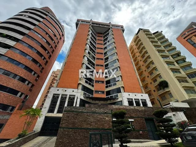 Se alquila apartamento en la Urb, la Trigaleña alta. Resd. ATLANTIC HOMES AMOBLADO