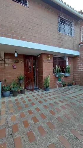 Townhouse En Llano Alto Carrizal De 170 Mts 3 Hab 3 Baños 2 Puestos Cocina Empotrada Agua De Pozo Tanque Subterráneo Vigilancia 24/7 Documentos Al Día Terraza.