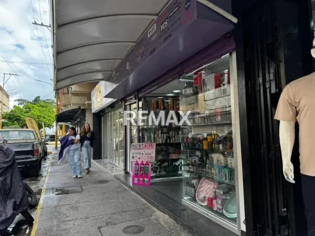 Se vende fondo de comercio de cosméticos de belleza. Av 101 Díaz Moreno entre calle 102 Independencia