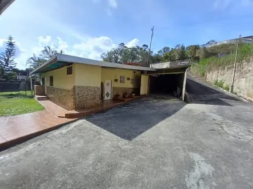 Casa En Venta Amoblada, Con Anexo Y Galpón. Sector El Sitio.