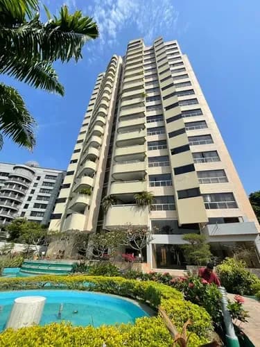 Apartamento Espacioso Y De Lujo En Alquiler Valencia Urb El Parral, Equipado, Planta Eléctrica 100%, Pozo Propio, Vigilancia, Piscina (mer)