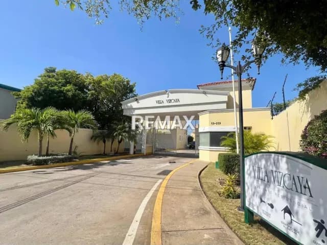 TOWNHOUSE AMOBLADO EN ALQUILER EN VILLA VIZCAYA* Av. 9b calle 59 y 60