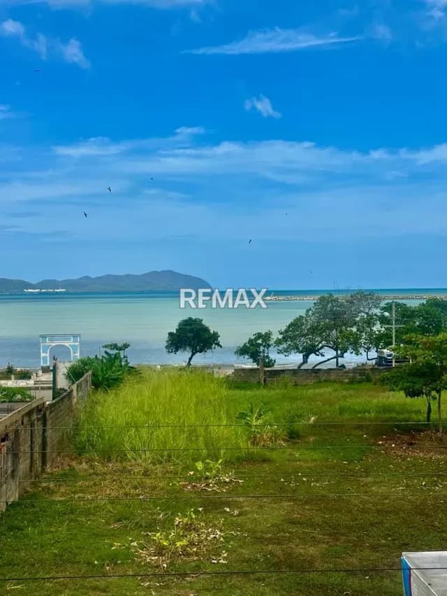 Excelente Casa en Segunda Avenida Higuerote