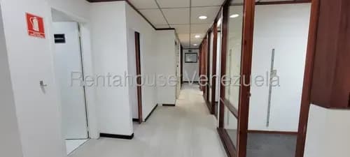 Se Alquila Amplia Y Moderna Oficina De Más De 200 M2 En La Exclusiva Torre El Espacio Ideal Para Corporaciones Que No Comprometen La Excelencia, El Confort Ni La Seguridad En El Rosal Mls #26-21333