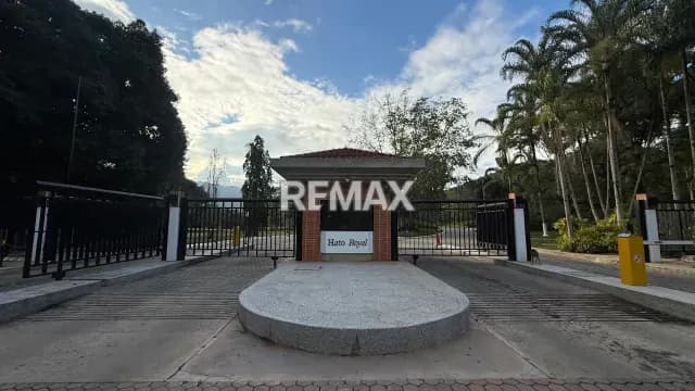 Casa de tus Sueños en Hato Royal Exclusividad, clima de montaña y seguridad en la zona más cotizada de Valencia