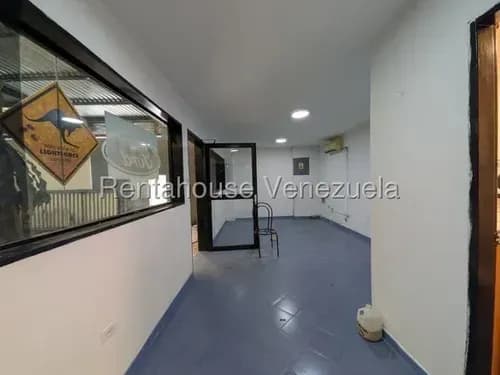 Oportunidad Única: En Alquiler Amplio Local Comercial / Industrial Totalmente Acondicionado | At 26-16371