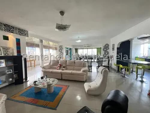 Jg Apartamento En Venta Urb. Los Chaguaramos, Caracas 26-4577
