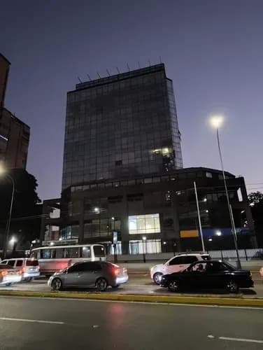 Local Renovado Con Frente A La Calle En Plena Av. Romulo Gallegos, Boleita Sur