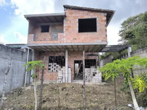 Xv, En Venta Casa En Obra Negra, Ubicada En La Urbanización Villas De Europa, Sector Las Margaritas, Municipio Cárdenas
