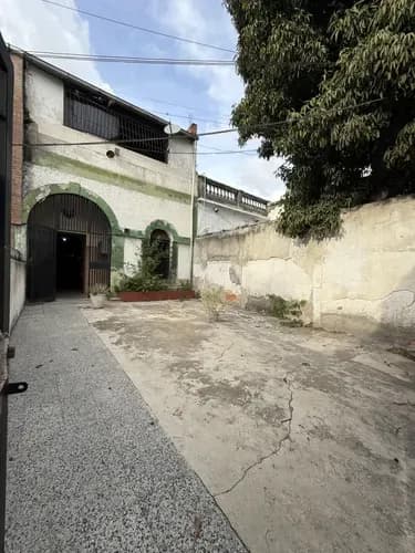 Vendo Casa En Los Magallanes De Catia, Con Posibilidad De Uso Comercial