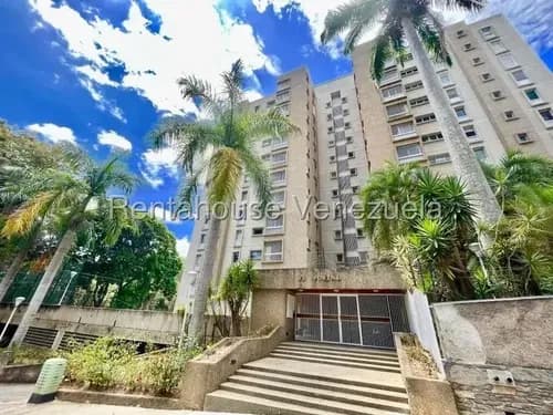 Los Naranjos Del Cafetal !! Venta Amplio Apto. Con Hermosa Vista, Muy Bien Conservado, Piso Medio, 238 M2, 4 Hab, 4 Baños, 2 Pe, Family Room, Estudio, Área Servicio. Calle Cerrada, Vigilancia 24/7 !!