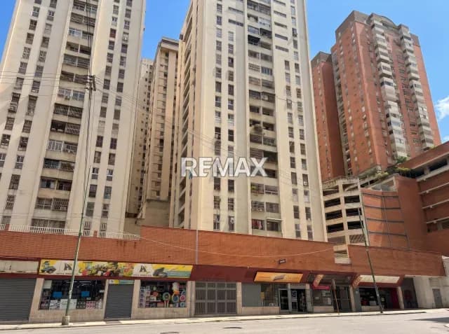 Apartamento en venta para remodelar, 3 habitaciones y 2 baños en La Candelaria