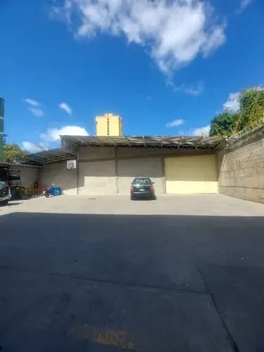 Galpón Dé 800 Mts Con Estacionamiento Altura 5.5 Mts
