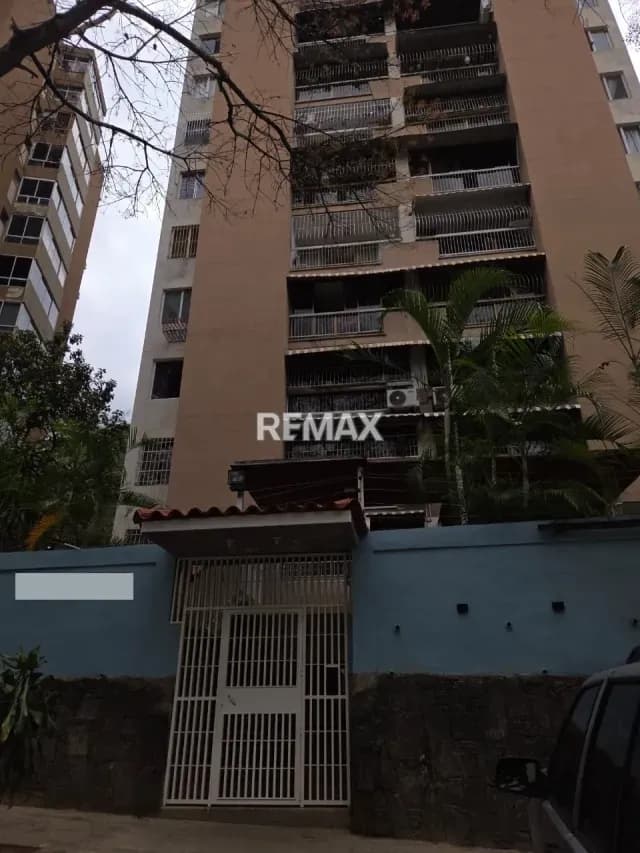 APARTAMENTO VENTA PISO 1 CALLE CERRADA PARA REMODELAR 100M2