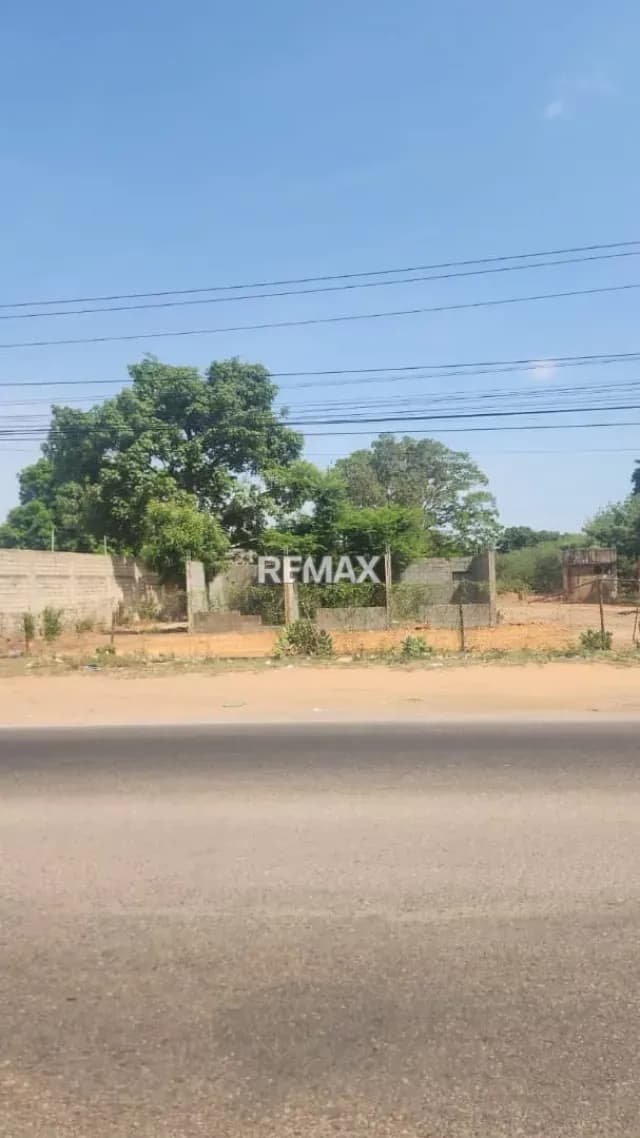 SE VENDE TERRENO AVENIDA PRINCIPAL PERIJA