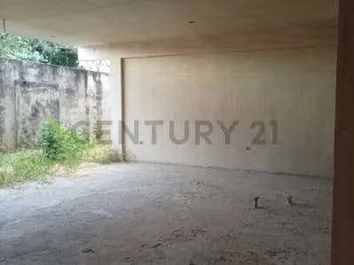 En venta Townhouse en obre gris con diseño moderno