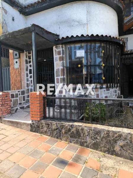 SE ALQUILA LOCAL COMERCIAL EN BARRIO OBRERO , CALLE 13