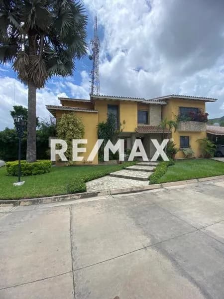 TOWN HOUSE EN VENTA EN BARRIO SUCRE