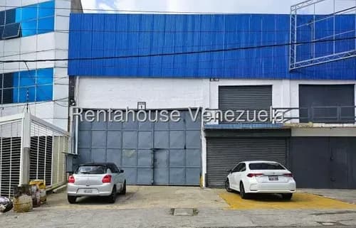 Excelente Galpon / Deposito Industrial En Venta , Mas Local De ( 2 Niveles De 400 Metros), A Pie De Avenida Principal / Remodelado En La Yaguara Mls #26-21128