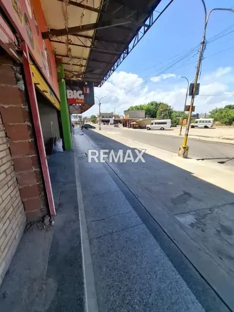 Alquiler Local Comercial CC Megamercado - Valencia (20 Mts)