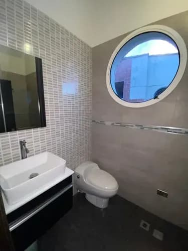 Town House En Naguanagua Urb Mananthial 152.82 Mts2 Terreno 123.07 Mts2 Construcción 63.50 Mts2 Patio/parrillera 27.60 Mts2 Terraza. Posee 3 Niveles: Planta Baja: Sala/comedor Moderno, Cocina, Lavand