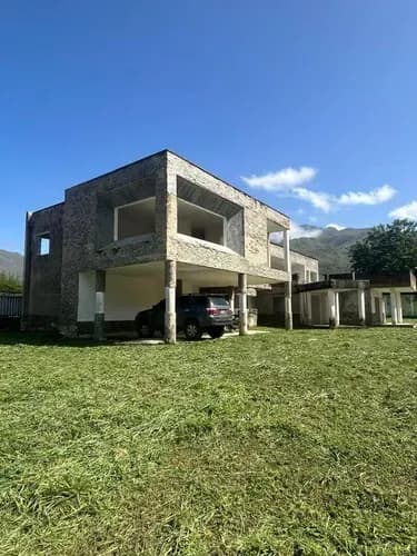 Terreno 2321,75 M2 Con Construcción 852,72 Villas De San Diego