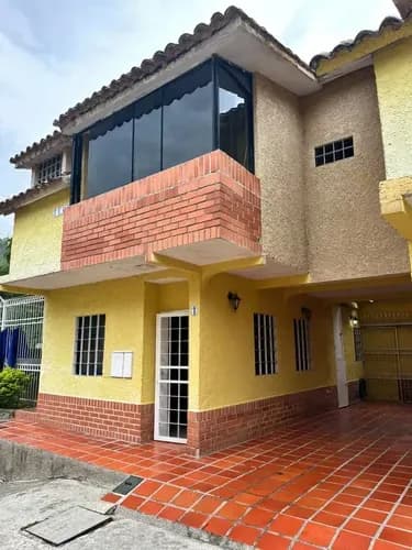 Gl Town House En Naguanagua Conj. Res. Los Aleros