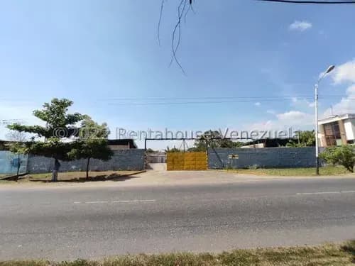 Terreno Con Galpón En Venta Ubicado En Turmero En La Zona Industrial Samán De Güere Db 25-13590