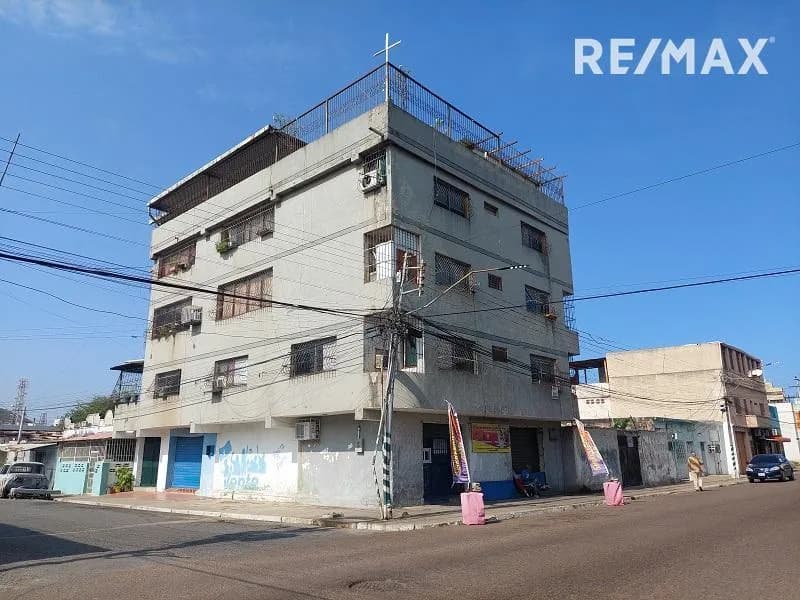 En venta Edificio de tres Piso mas terraza calle buenos aires Puerto La Cruz