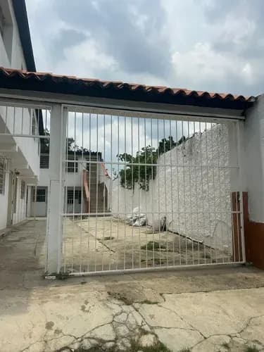 Casa En Venta En La Urb. Tarapio, Naguanagua.estado Carabobo. Con Excelente Metraje Y Ubicación. 290m2 De Terreno 385m2 De Construcción, 8 Habitaciones 8 Baños 5 Estacionamientos. An
